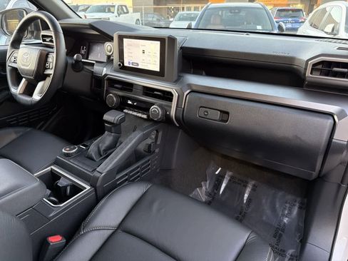 Used 2025 Toyota 4Runner SR5 image 36