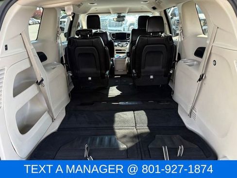 Used 2023 Chrysler Pacifica Touring-L FWD image 10