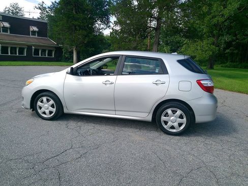 Used 2010 Toyota Matrix FWD image 11