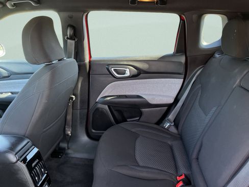 Used 2023 Jeep Compass Sport image 22