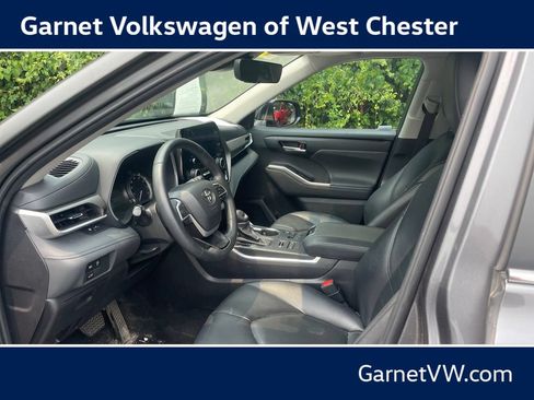 Used 2024 Toyota Highlander XLE AWD/4WD image 10