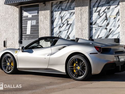Used 2019 Ferrari 488 Spider image 11