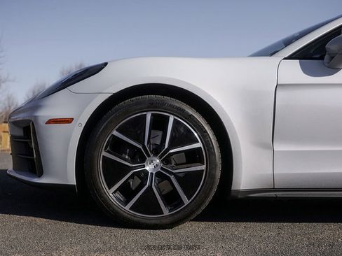 Used 2024 Porsche Panamera 4 w/ Premium Package image 4