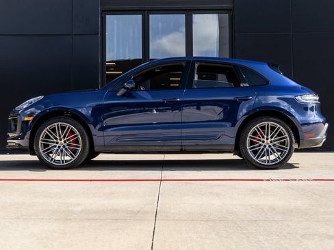 Used 2023 Porsche Macan S AWD/4WD image 2