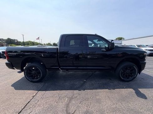 Used 2025 RAM 2500 Laramie AWD/4WD image 2