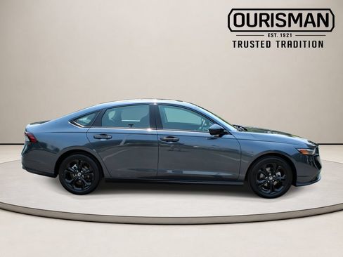 Used 2025 Honda Accord SE image 10