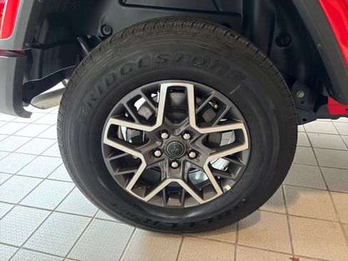Used 2025 Jeep Wrangler Unlimited Sahara AWD/4WD image 29