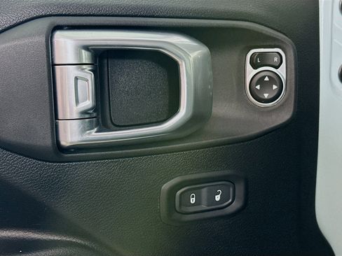 Used 2023 Jeep Wrangler Sport S image 17