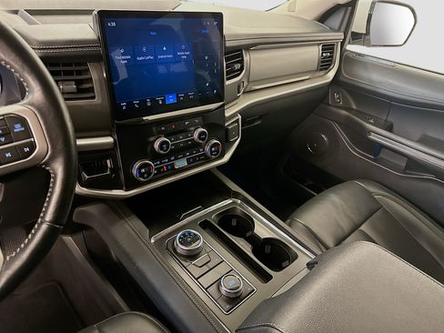 Used 2024 Ford Expedition XLT image 26