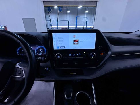 Used 2023 Toyota Highlander Platinum image 23