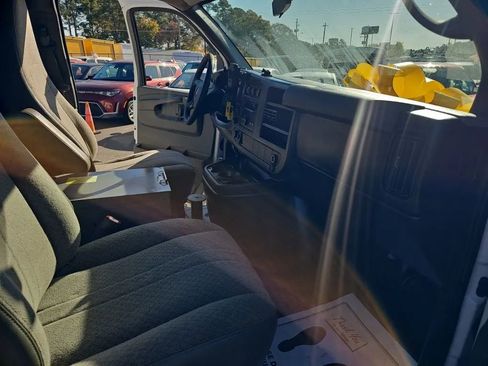 Used 2014 GMC Savana 2500 image 25