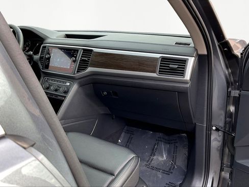 Used 2021 Volkswagen Atlas SE w/ Panoramic Sunroof Package image 28