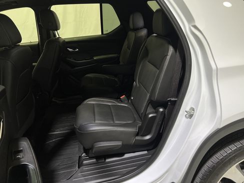 Used 2023 Chevrolet Traverse LT w/ LT Premium Package AWD/4WD image 17