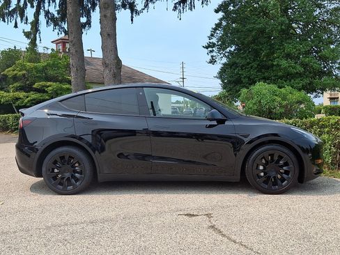 Used 2021 Tesla Model Y Long Range AWD/4WD image 7