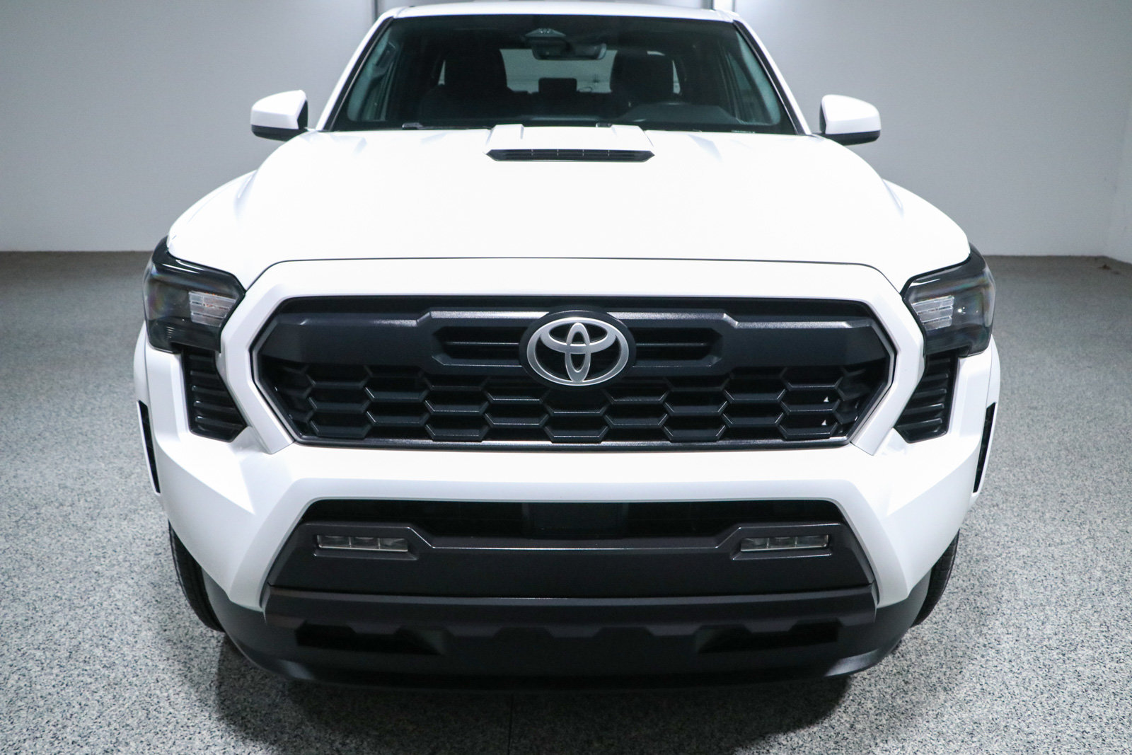 Used 2024 Toyota Tacoma TRD Sport AWD/4WD image 4