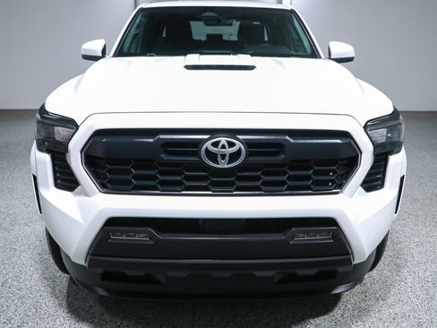 Used 2024 Toyota Tacoma TRD Sport AWD/4WD image 4
