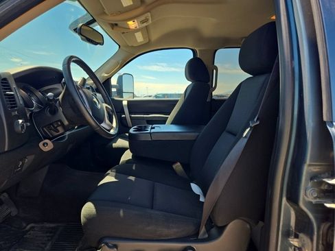 Used 2010 Chevrolet Silverado 2500 LT w/ Interior Plus Package AWD/4WD image 10