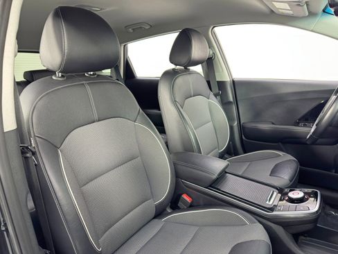 Used 2020 Kia Niro EX image 34