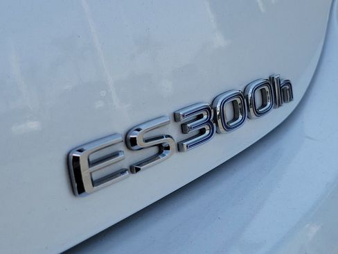Used 2020 Lexus ES 300h w/ Accessory Package 2 FWD image 28