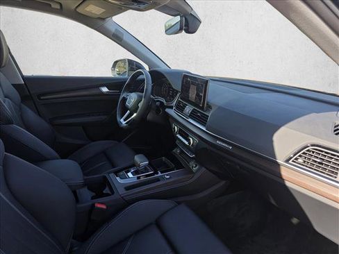 Certified 2025 Audi Q5 2.0T Premium Plus image 11
