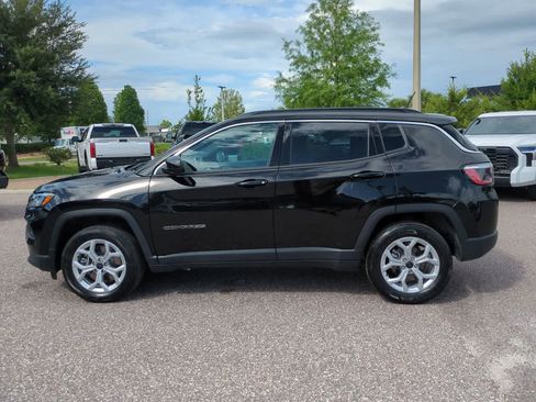 Used 2025 Jeep Compass Latitude AWD/4WD image 3