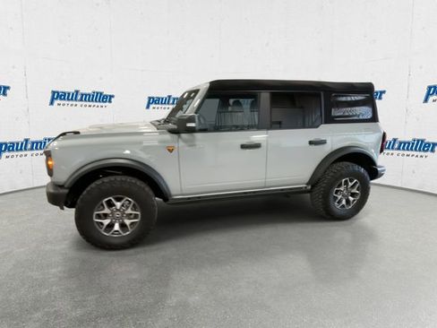 Used 2023 Ford Bronco Badlands image 6