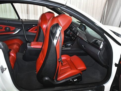 Used 2019 BMW M4 Convertible w/ Competition Package RWD image 61