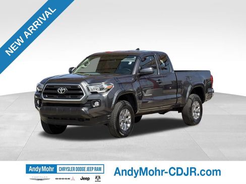 Used 2016 Toyota Tacoma SR5 w/ SR5 Appearance Package (SN) AWD/4WD image 3