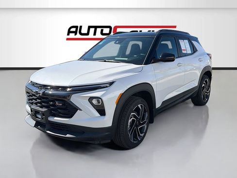 Used 2025 Chevrolet TrailBlazer RS w/ Convenience Package AWD/4WD image 3