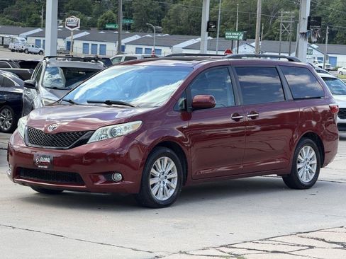 Used 2016 Toyota Sienna XLE w/ XLE Navigation Package AWD/4WD image 3