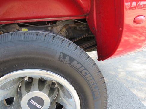 Used 2011 GMC Sierra 3500 SLT w/ SLT Convenience Package image 11