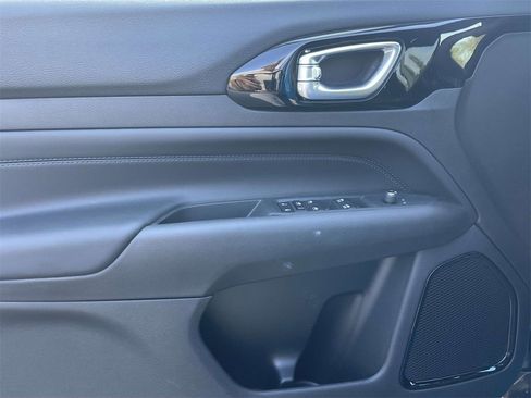 New 2026 Jeep Compass Latitude image 26