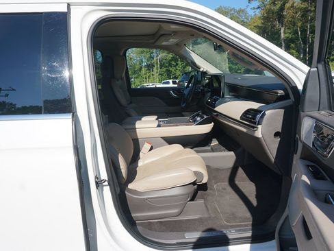 Used 2022 Lincoln Navigator Reserve AWD/4WD image 19