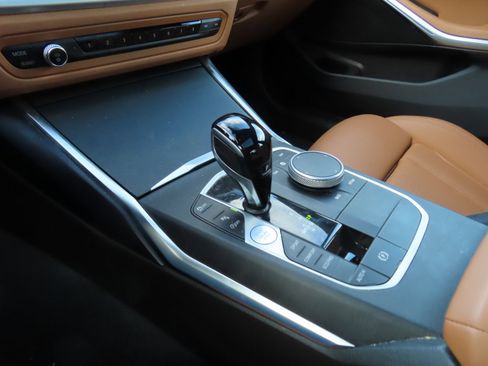 Used 2022 BMW 330i xDrive 330i xDrive w/ Driving Assistance Package image 29