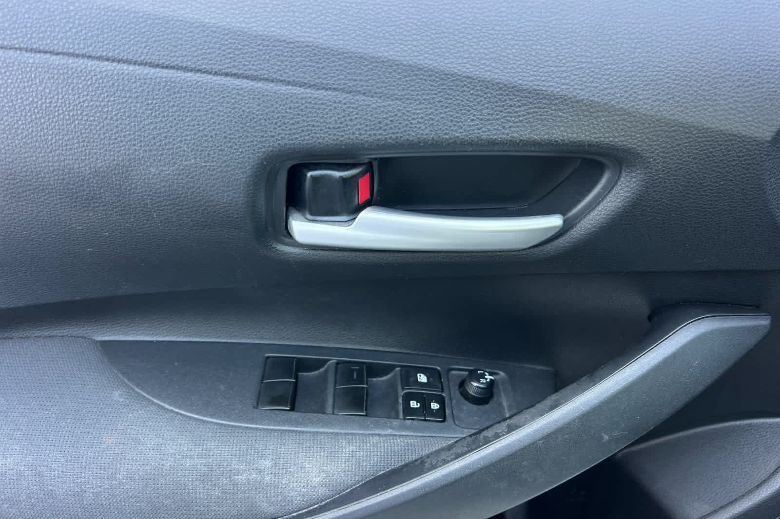 Used 2020 Toyota Corolla LE FWD image 15