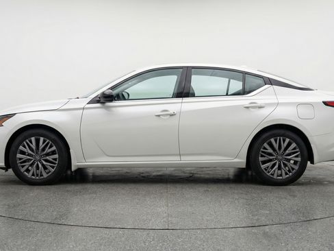 Used 2025 Nissan Altima 2.5 SV FWD image 5