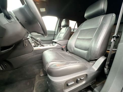 Used 2015 Ford Explorer XLT w/ Equipment Group 202B image 16