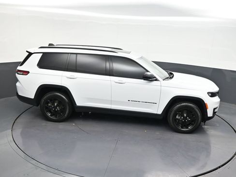 Used 2024 Jeep Grand Cherokee L Altitude AWD/4WD image 25