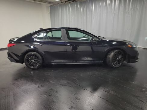 Used 2025 Toyota Camry SE FWD image 9