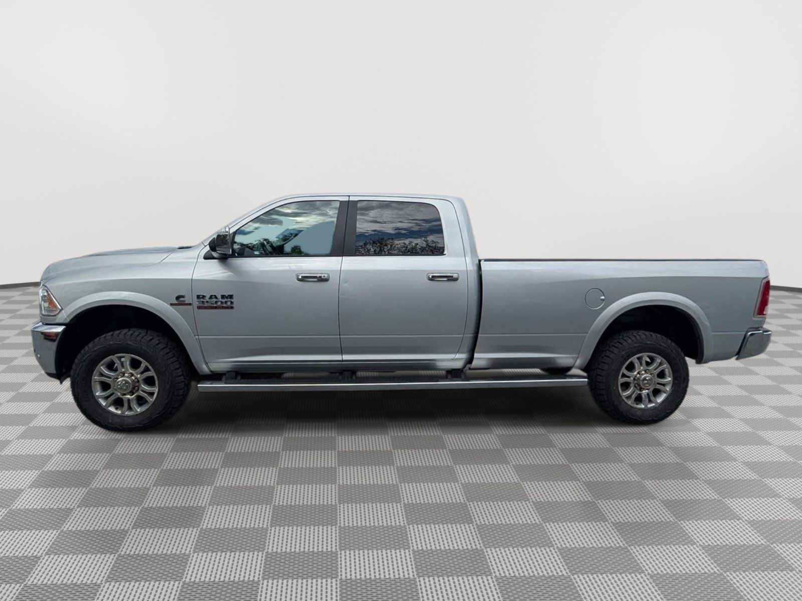 Used 2016 RAM 3500 Laramie w/ Snow Chief Group AWD/4WD image 2