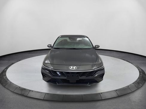Used 2025 Hyundai Elantra SEL FWD image 2