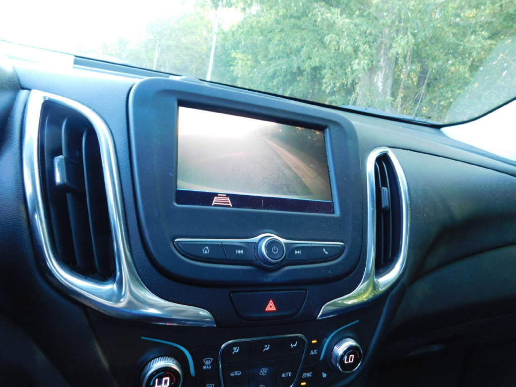 Used 2020 Chevrolet Equinox LT w/ Sport Edition FWD image 11