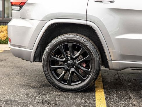 Used 2021 Jeep Grand Cherokee Laredo X AWD/4WD image 11