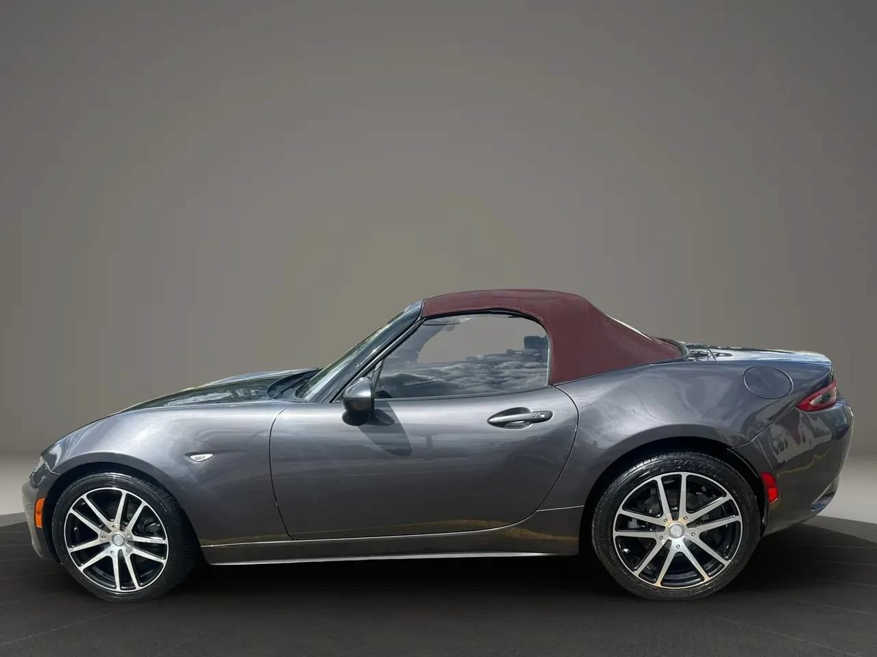 Used 2018 MAZDA MX-5 Miata Grand Touring RWD image 8