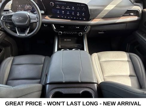 Used 2025 Chevrolet Suburban Z71 image 16