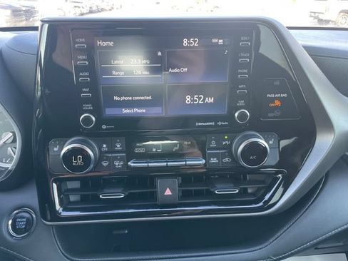Used 2022 Toyota Highlander XLE AWD/4WD image 13