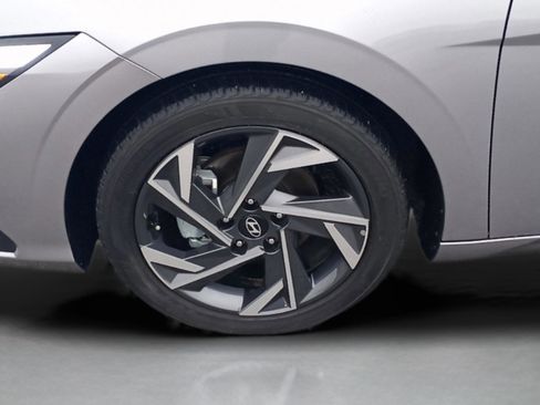 Certified 2025 Hyundai Elantra Sport image 37