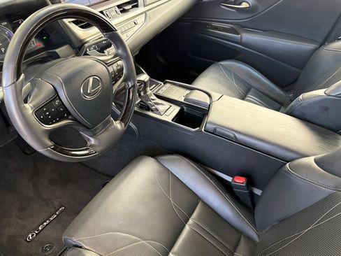Used 2019 Lexus ES 350 Ultra Luxury w/ Accessory Package 2 FWD image 11