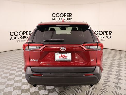 Used 2022 Toyota RAV4 LE FWD image 20