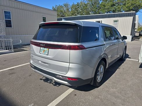 Used 2023 Kia Carnival LX image 5